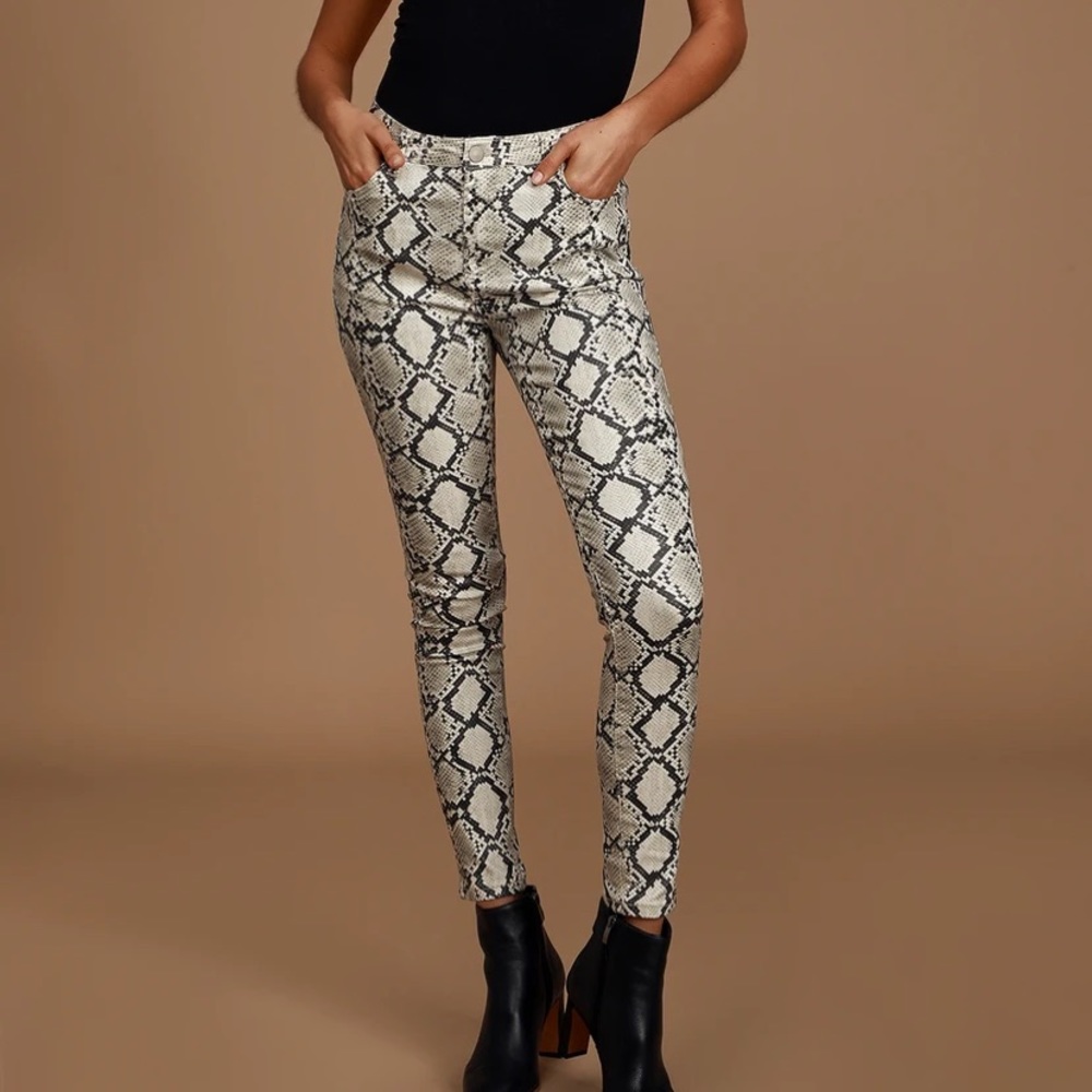 Lulus Python White Coated Denim High Rise Skinny Jeans, Size L, NWT 💖